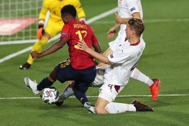 恩比德11分76人负热火 拉文末节6三分公牛取胜