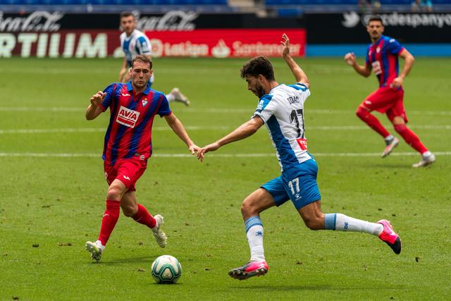 王哲林24+10上海大胜天津 山东力克福建止连败